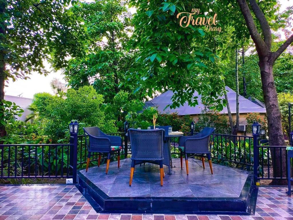 Stunning sitting area at Jungle Grill