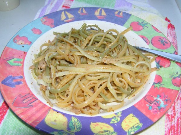 This is some Linguine alla Bottarga that I made recently.  The picture gives you an idea of how much bottarga to sprinkle onto your pasta.